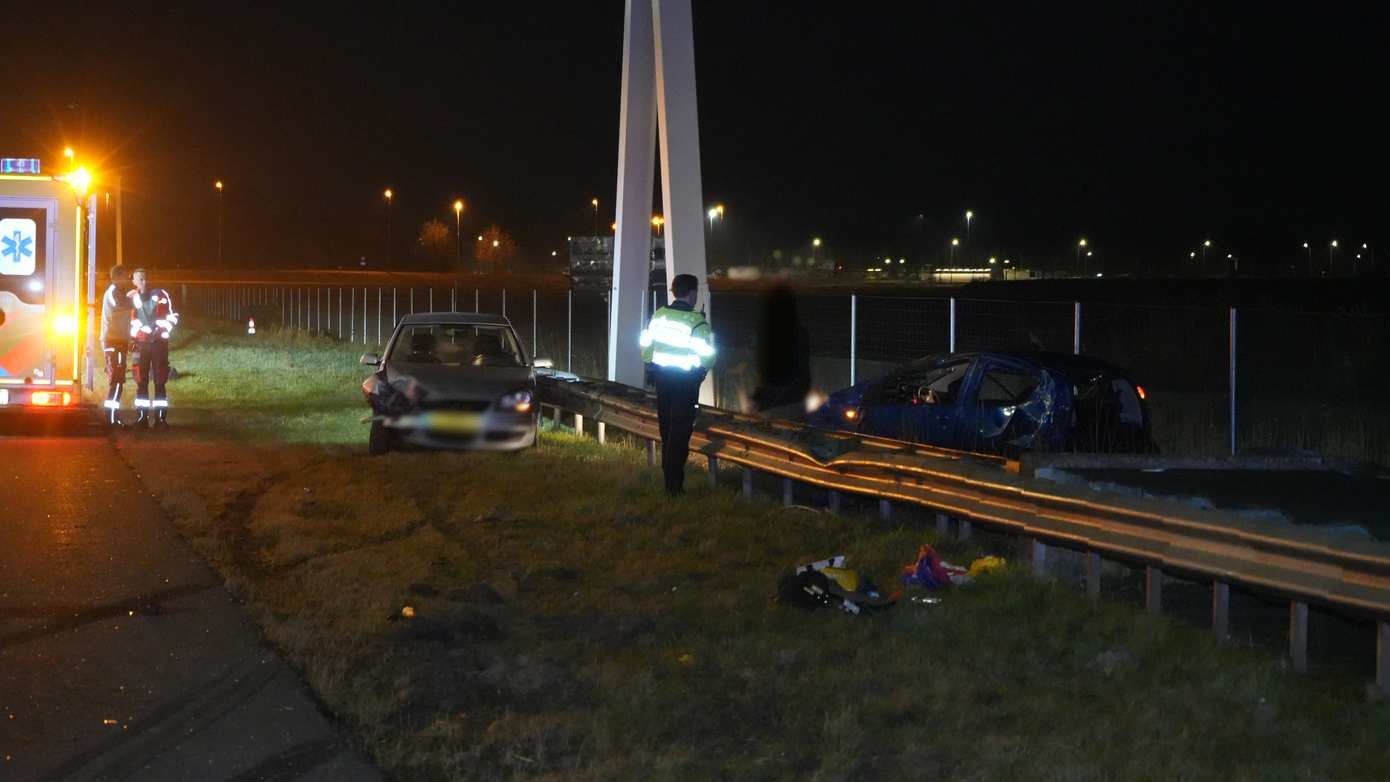Auto slaat over de kop na botsing op N46
