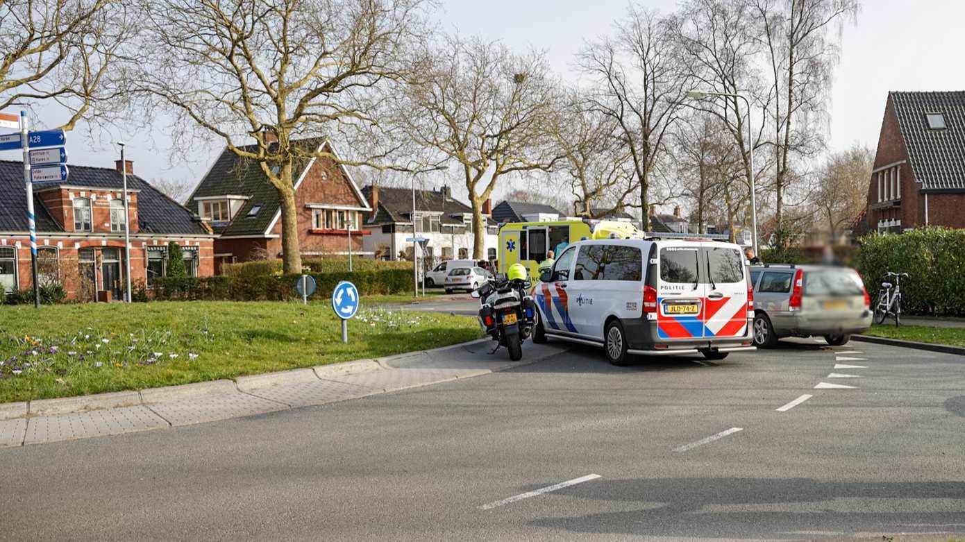 Rotonde in Haren afgesloten na ongeval tussen auto en fietser