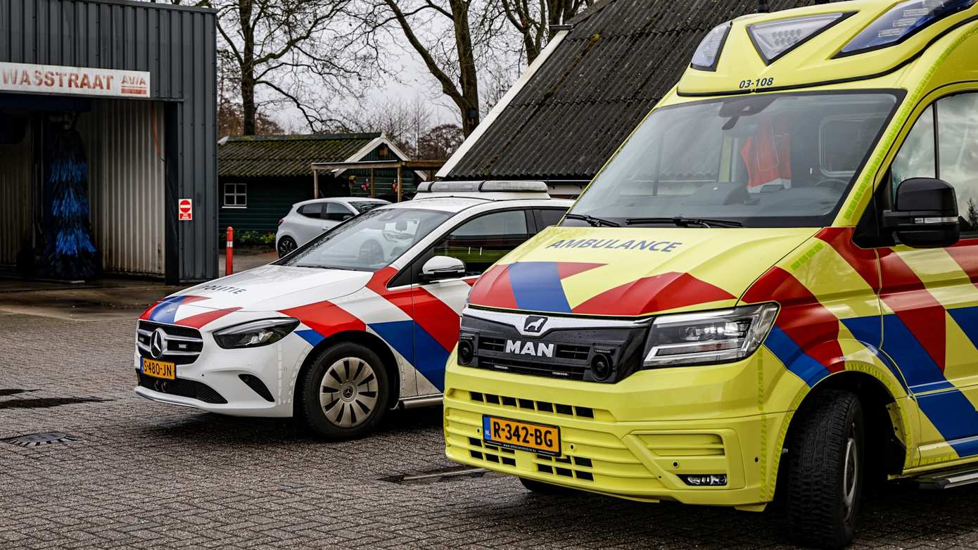 Fietser gewond bij aanrijding met busje in Peize