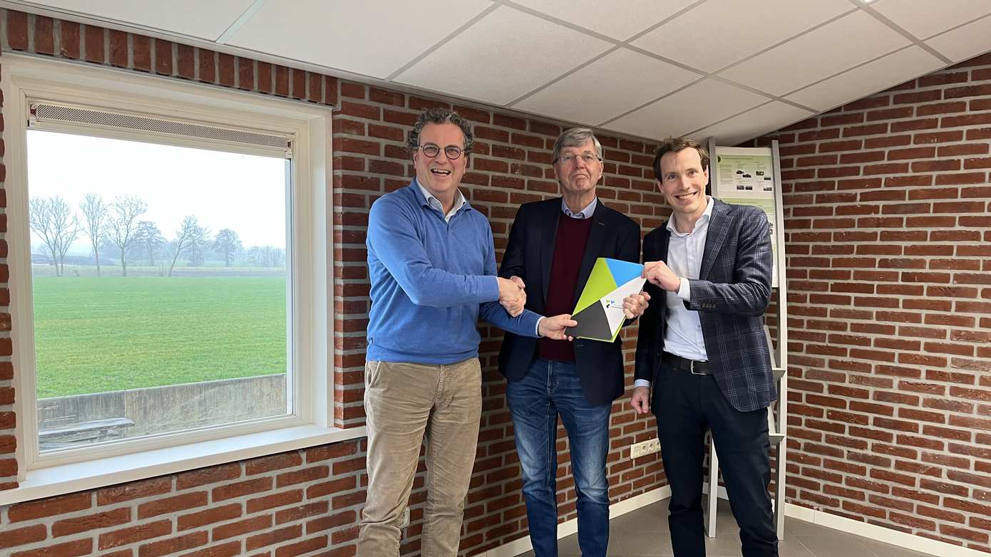 Plan voor bouw van vier woningen aan de Nieuweweg in Nuis