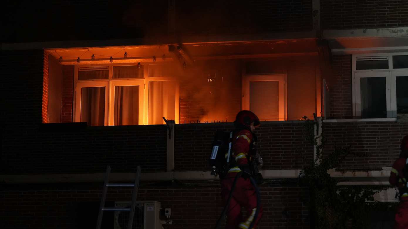 Brand op balkon van woning in Groningen snel onder controle