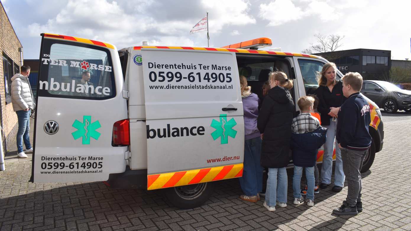 Kinderraad schenkt €570,- aan Dierentehuis Ter Marse