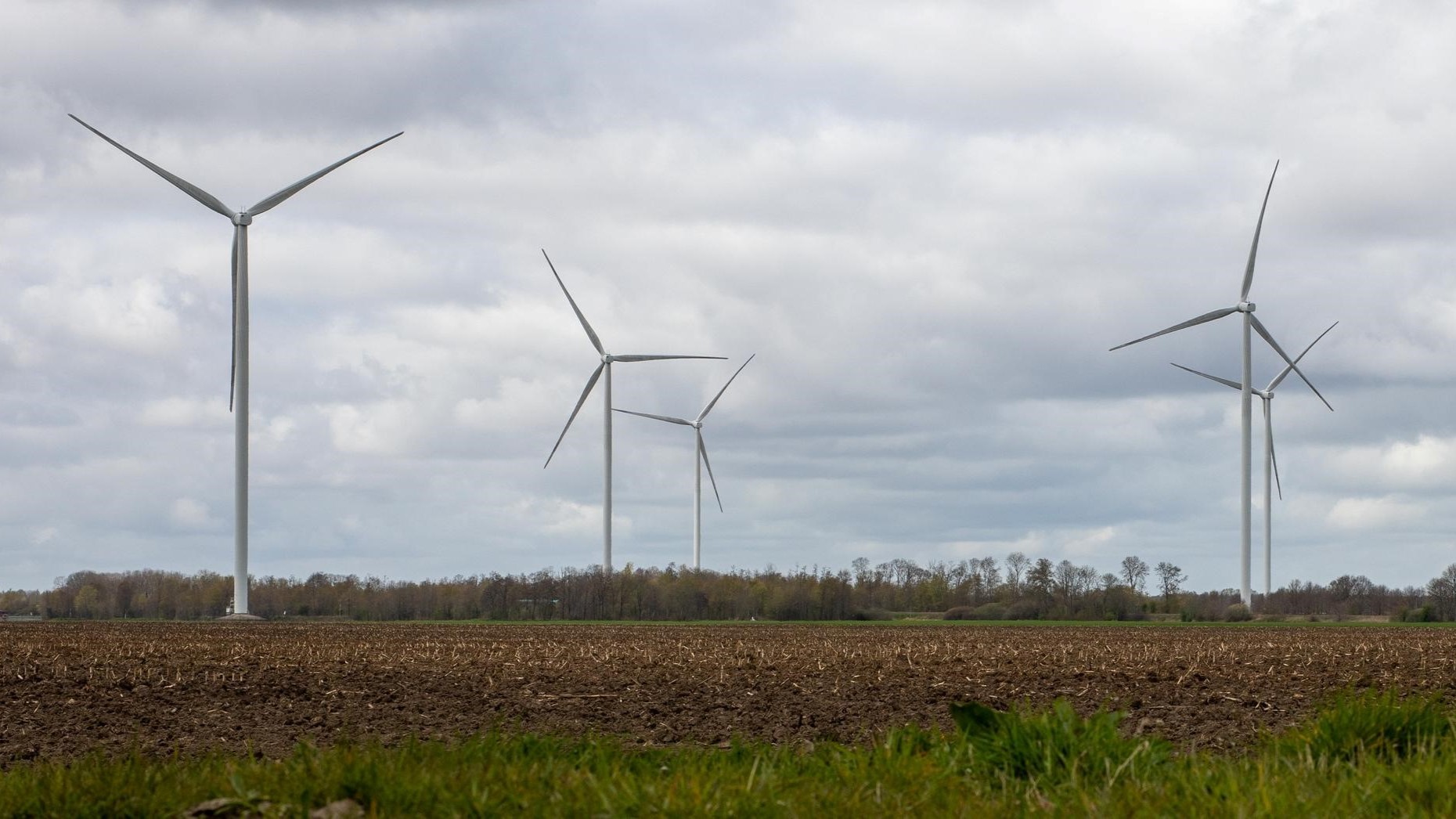 Rode lampen Windpark N33 grotendeels uit door toepassing naderingsdetectie: minder lichtvervuiling in de nacht  