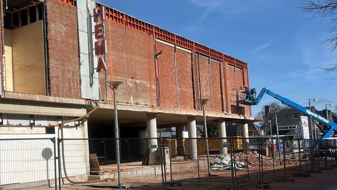 Asbest aangetroffen in oude muurdelen en kozijnen pand HEMA