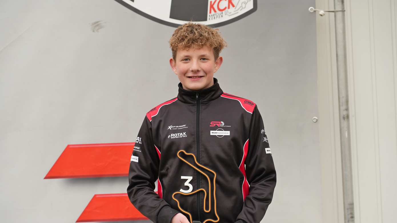 Karttalent Levi Philips pakt met knappe inhaalrace toch nog podium in bij NXT GP in Kerpen