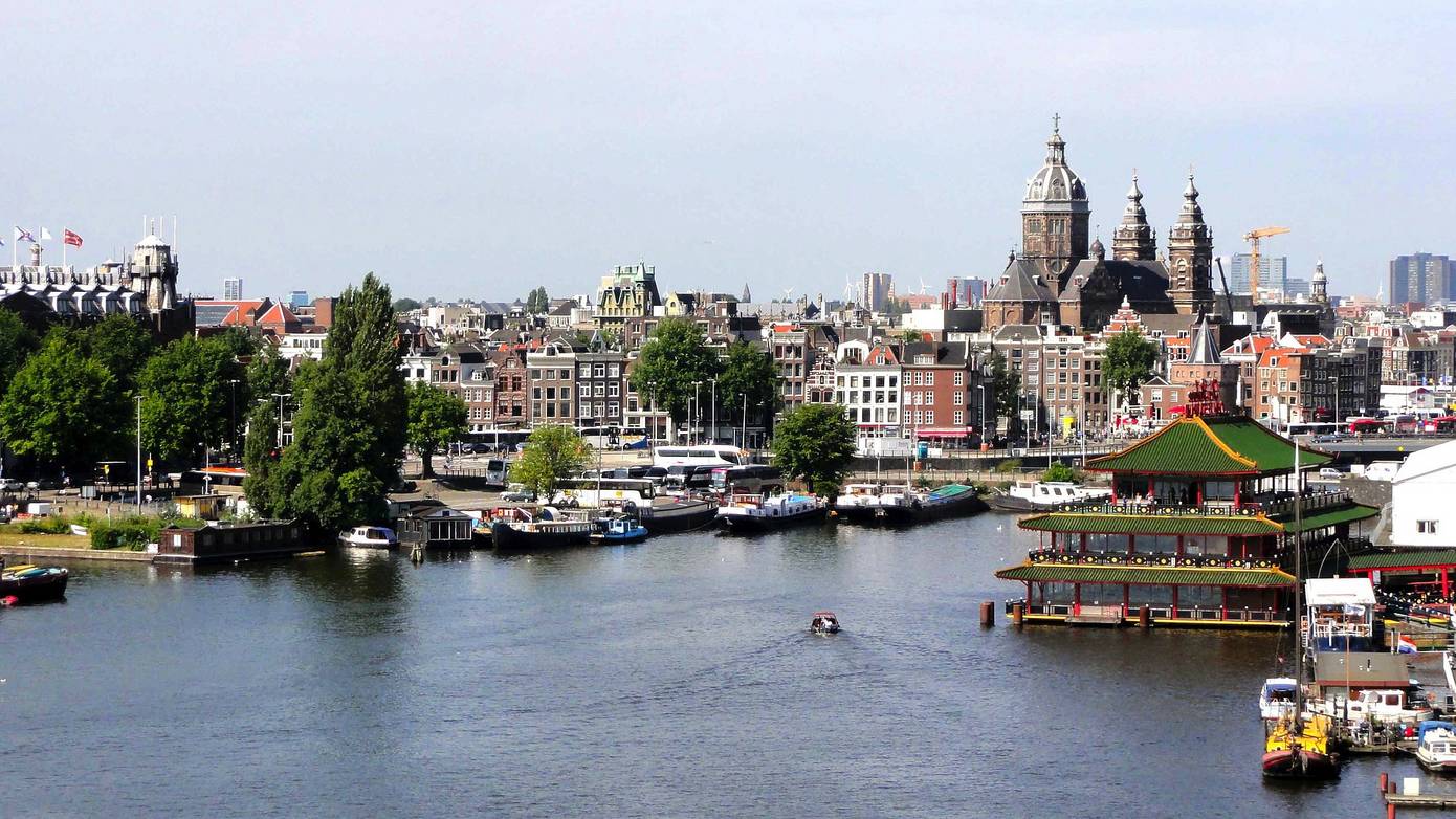 Amsterdam zorgt voor opvang van 1000 vluchtelingen op cruiseschip wegens situatie in Ter Apel