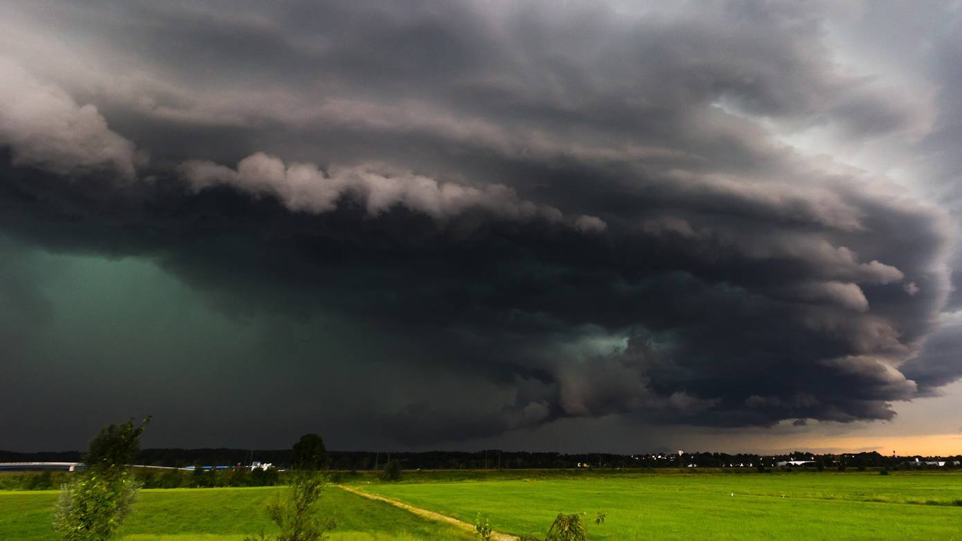 KNMI: Vanaf vanmiddag 14:00 uur code geel wegens bij buien plaatselijk zware windstoten 