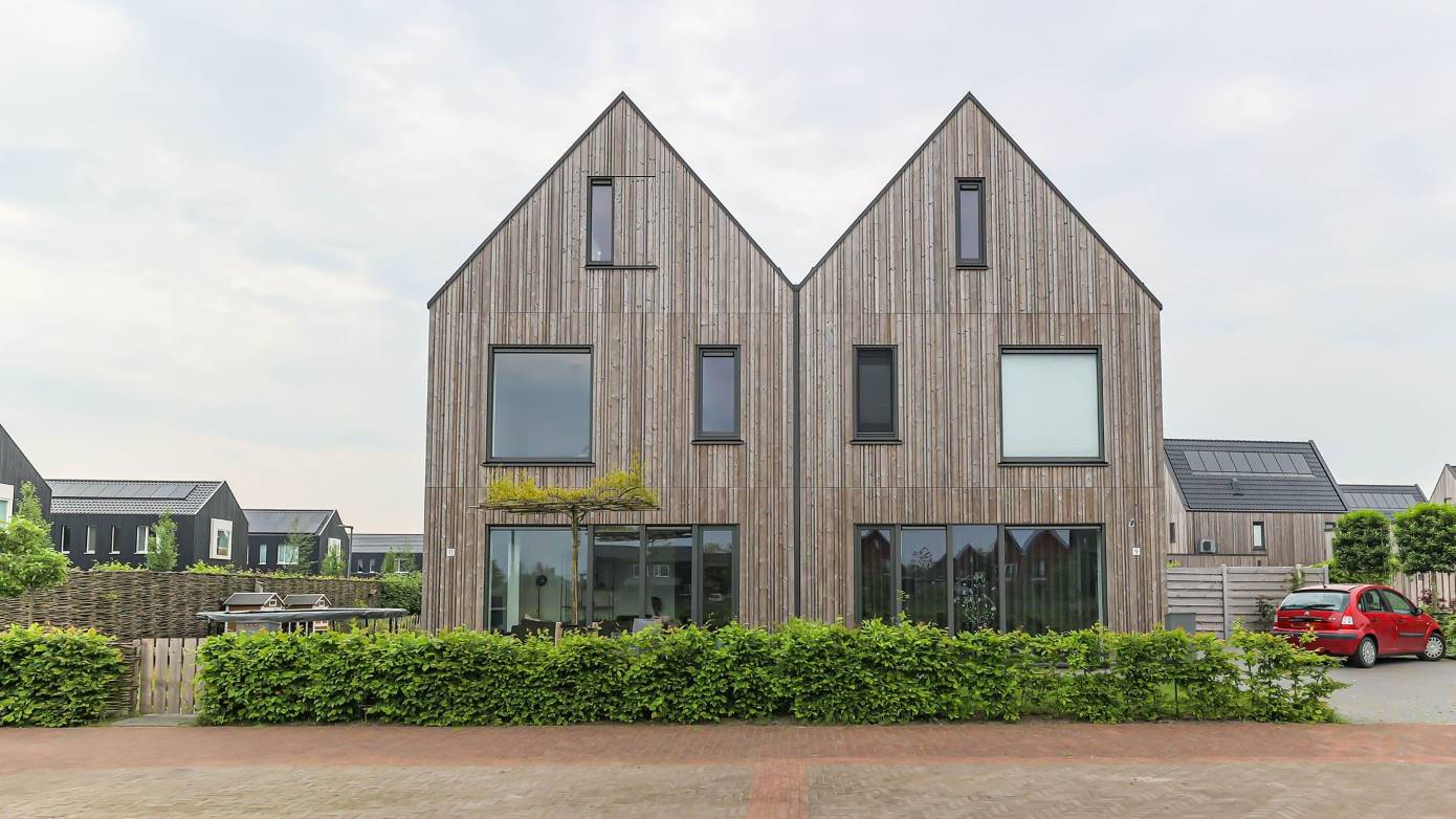 Te koop in Groningen: Royaal half vrijstaand woonhuis met overkapping