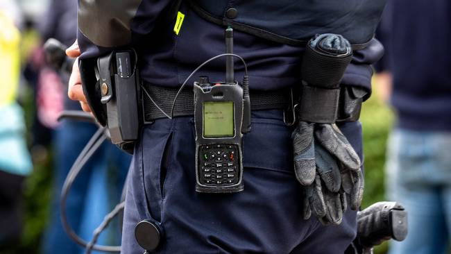 Bejaarde bewoner raakt sieraden kwijt door nepagent: politie zoekt getuigen