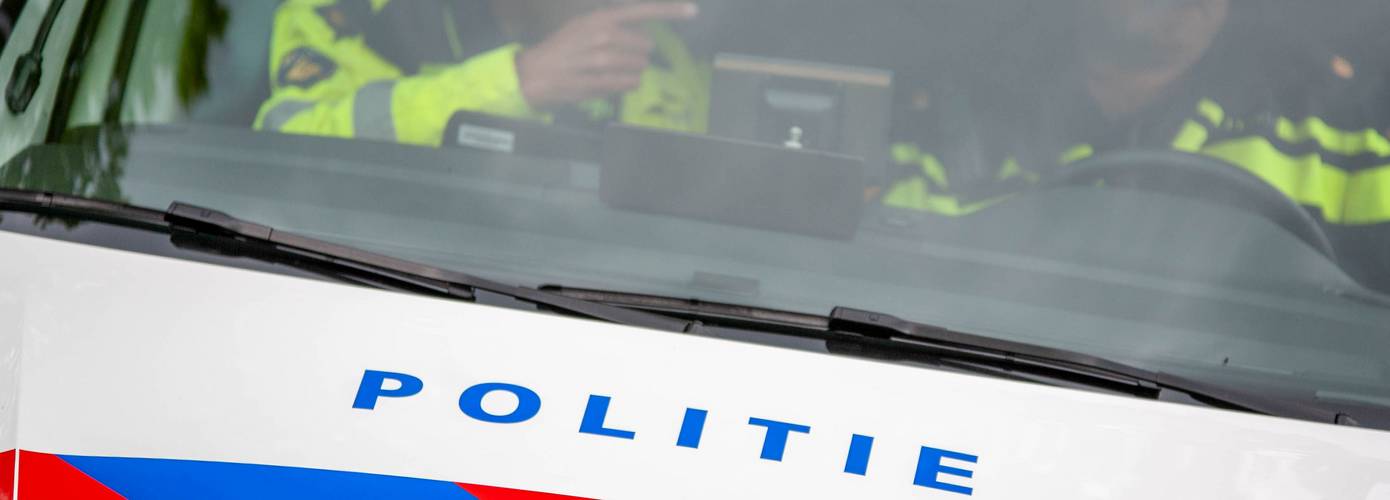 Politie start zoekactie naar Dodge Ram die door is gereden na ongeval