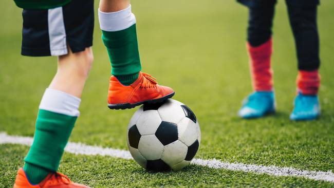 FC Groningen geeft 5.000 voetballen cadeau aan de maatschappij
